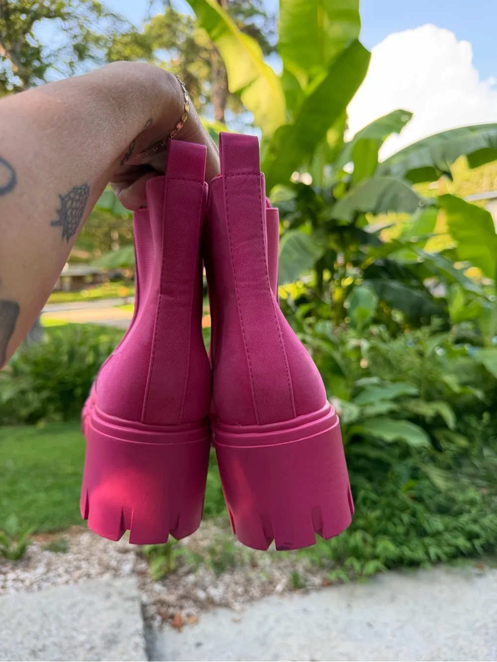 MIA these faux